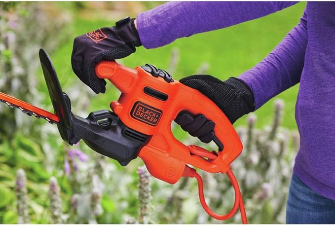 BLACK+DECKER Electric Hedge Trimmer, 17-Inch (BEHT150)